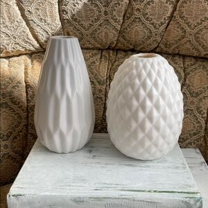 White pinecone and pattern ceramic Flower Vases